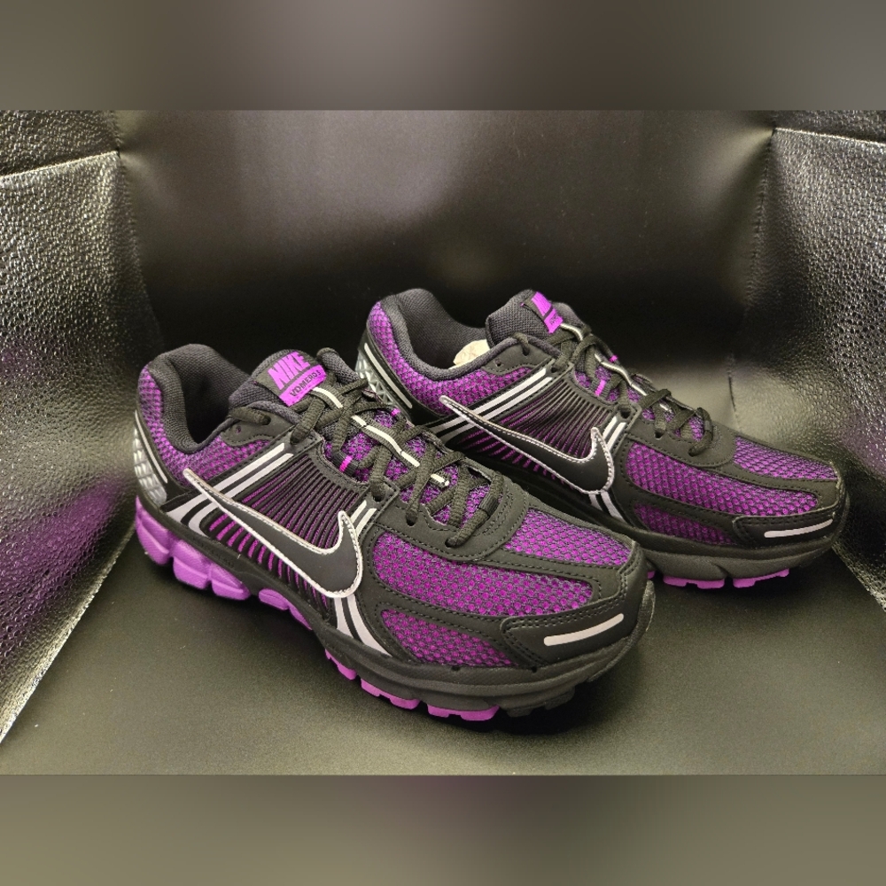 Nike Zoom Vomero 5 Black Vivid Purple Sneakers Mens 8 Womens 9.5 FB9149-500 NWB